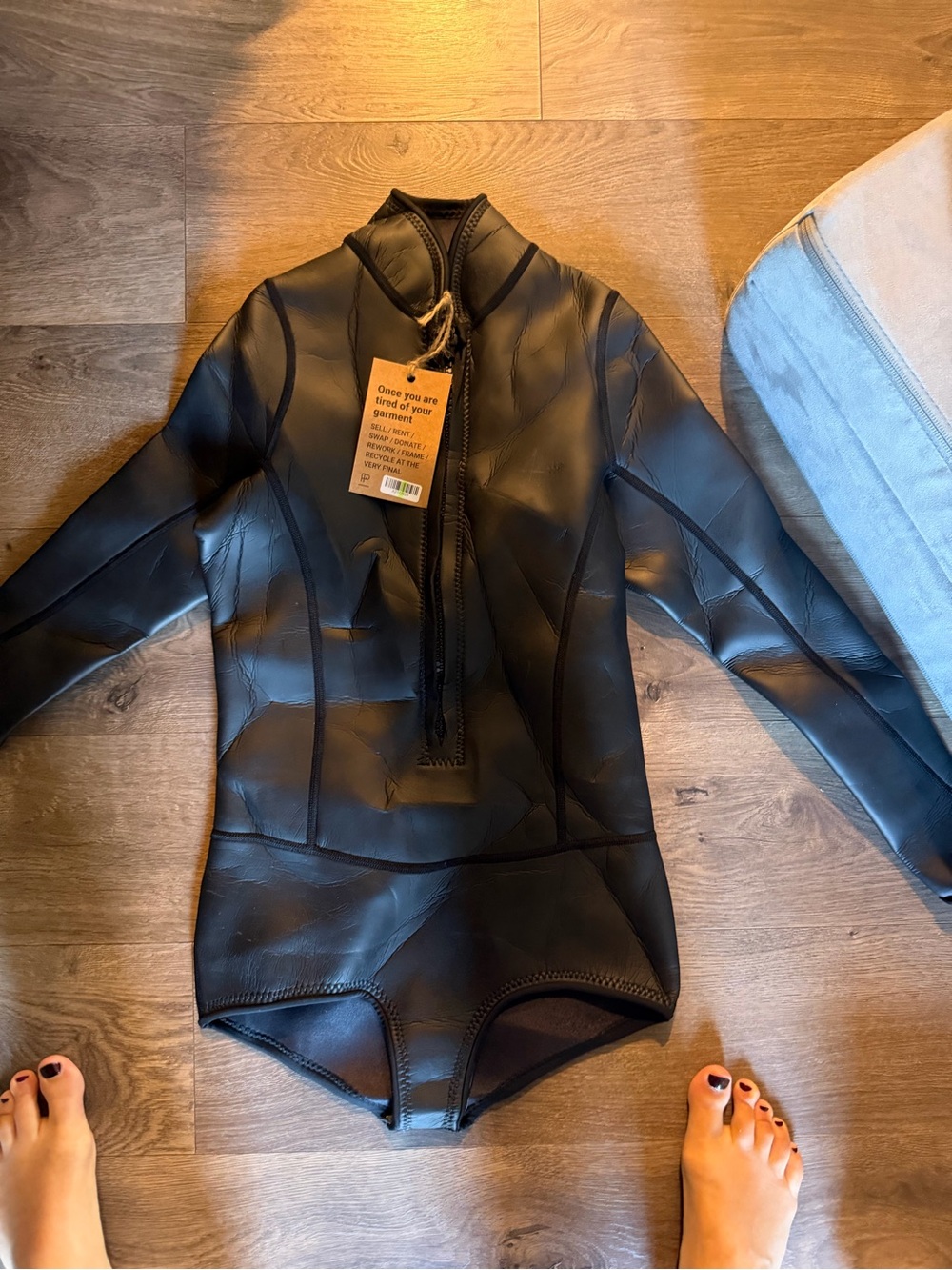 Abysse women’s surf suit small Black Long-Sleeve Neoprene One-Piece Footie